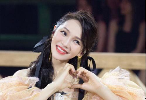 娱乐吃瓜姐亚马尔,吃瓜姐亚马尔背后的故事 第2张 娱乐吃瓜姐亚马尔,吃瓜姐亚马尔背后的故事 第2张